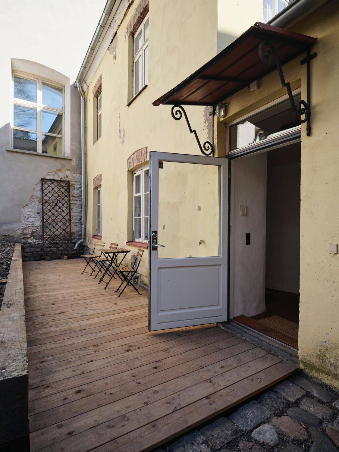 Historic With Private Garden In Old Town *
