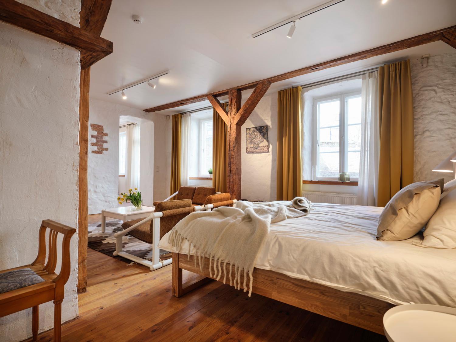 Apartment Historic With Private Garden In Old Town Tallinn
