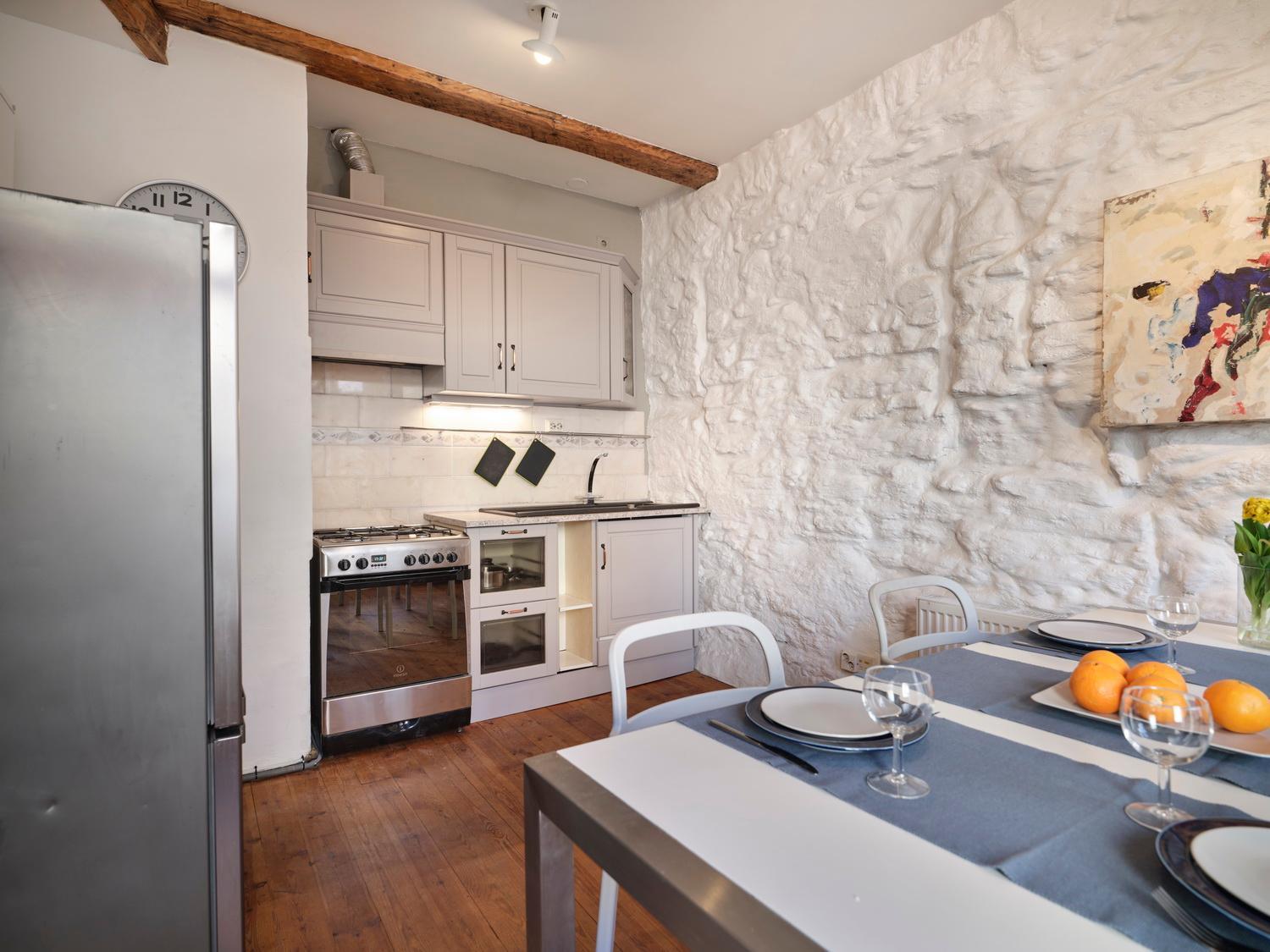 Historic With Private Garden In Old Town *